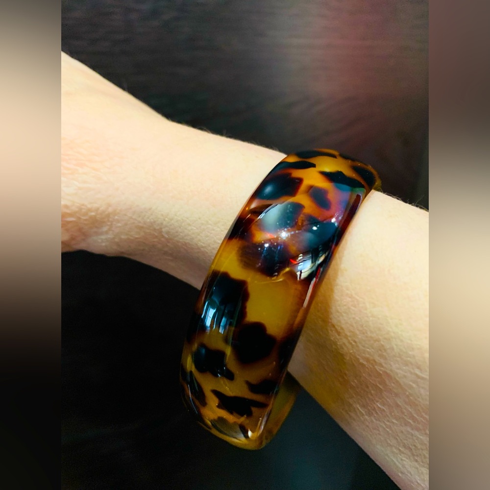 Beautiful tortoise pattern ring bracelet 3 inches wide